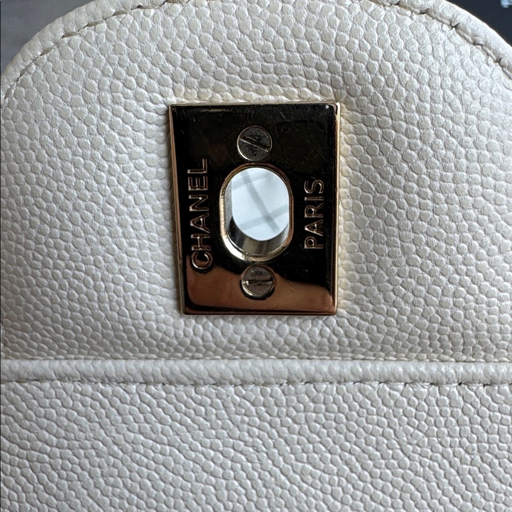 CHANEL authentic classic flap bag in white with gold hardware, size jumbo - Picture 14 of 16